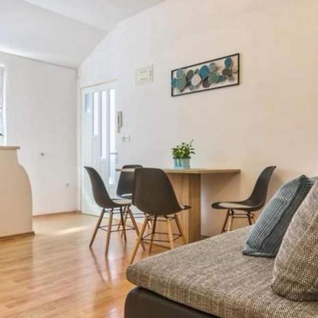 Apartman Zara Center Pula Exterior foto