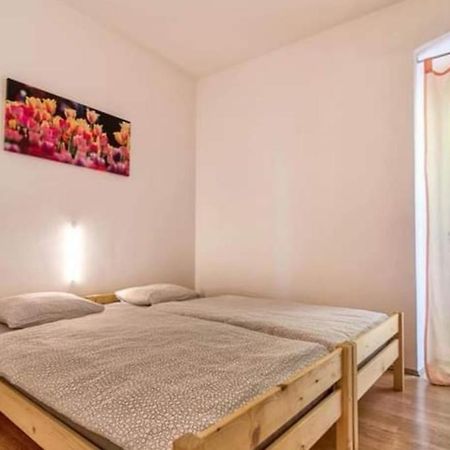 Apartman Zara Center Pula Exterior foto