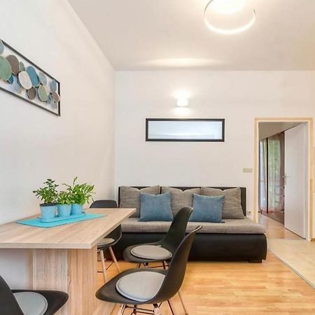Apartman Zara Center Pula Exterior foto