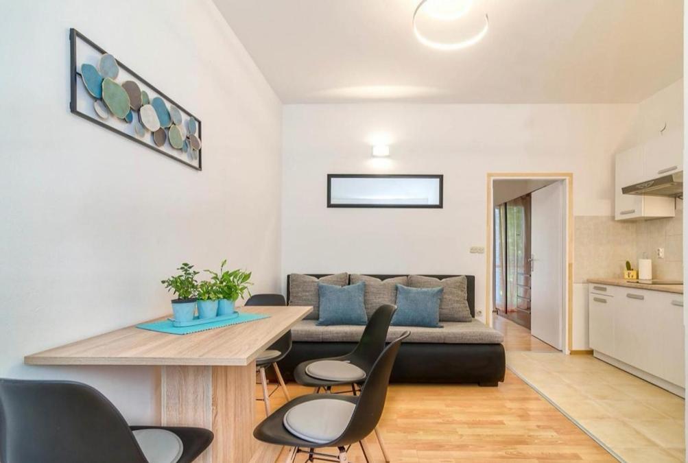 Apartman Zara Center Pula Exterior foto